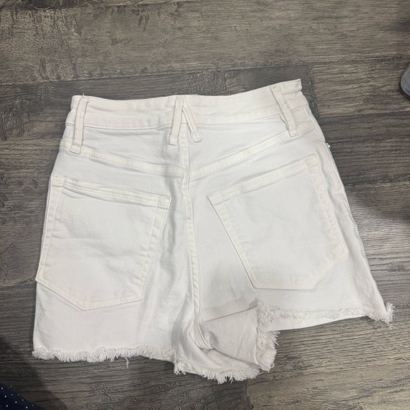Good American BOMBSHELL SHORTS GBS046T WHITE025 Size 00/24 Inseam 3 1/2 inches - Picture 6 of 9